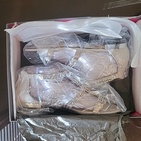 Sandles - Picture 11 of 11